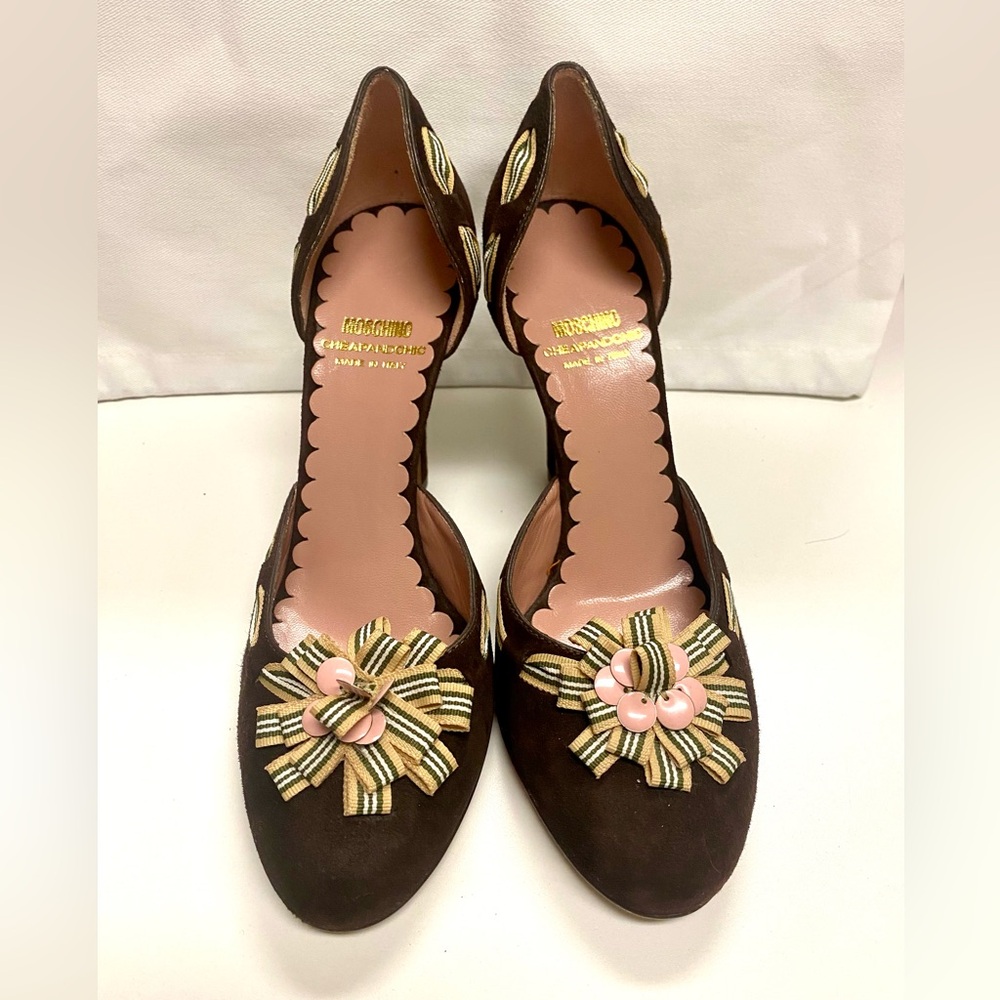 Size 6 Moschino heels. Suede chocolate brown which is the It! Color for fall!!
